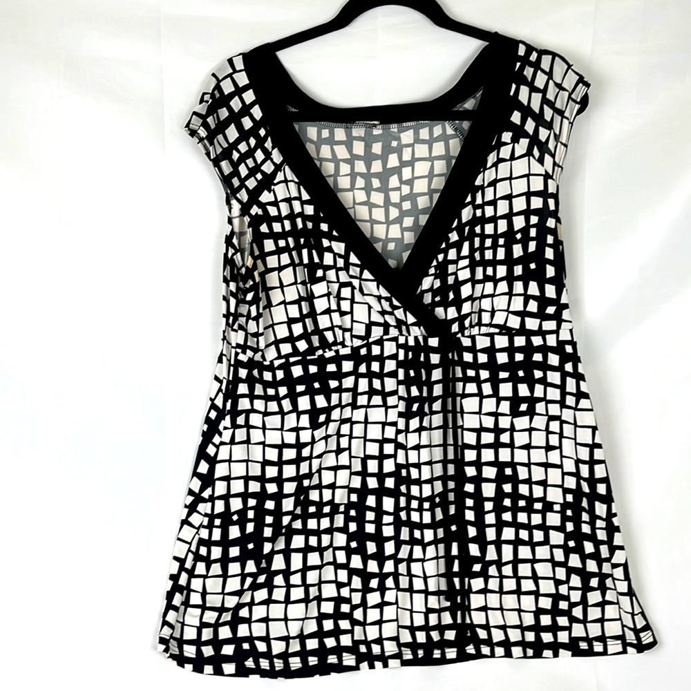 Talent Short Sleeve V-Neck Top Black & White Women's Size 2XL